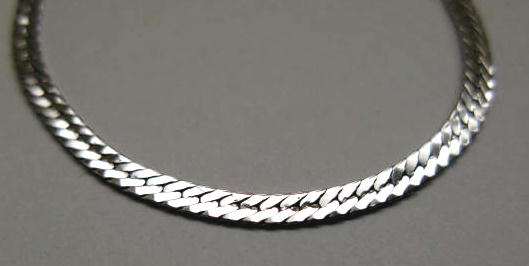 群馬県太田市、太田市新田、館林市、伊勢崎市、足利市、桐生市、みどり市、佐野市でプラチナ喜平買取ならゴールディーズ太田店にお任せください！