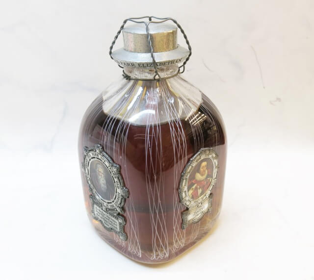 グランド オールドバー エリザベス 830㎖ 33000円で買取いたしました。