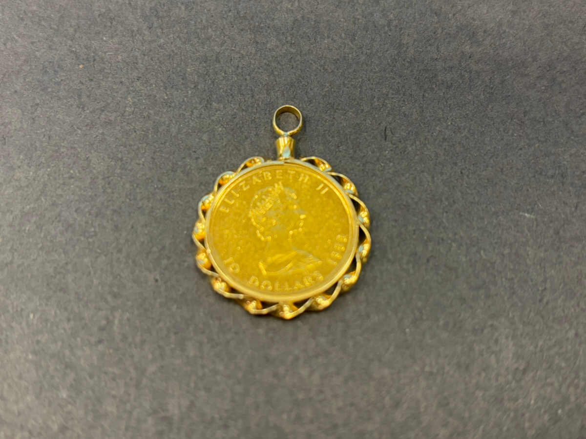 こちらのメイプルリーフ ペンダントトップ 9.1g ￥123,614円でお買取をさせていただきました！
