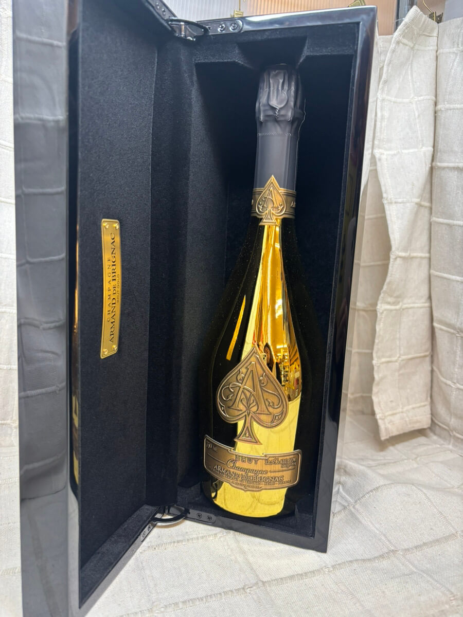 こちらのアルマンド ゴールドを 25,000円でお買取をさせていただきました！