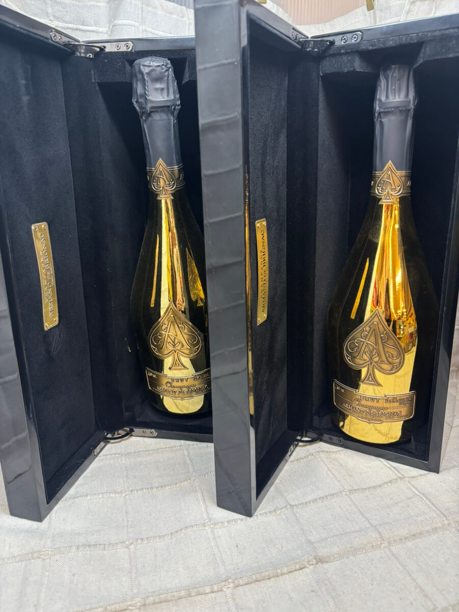こちらのアルマンド ゴールド２本を 50,000円でお買取をさせていただきました！