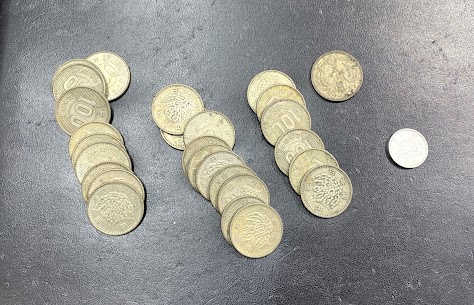 4/5  旧100円銀貨26枚　お買い取りさせていただきました。　藤岡店