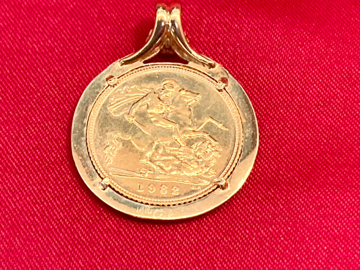 K22 ソブリン金貨ペンダントトップを 92,410円でお買取をさせていただきました。