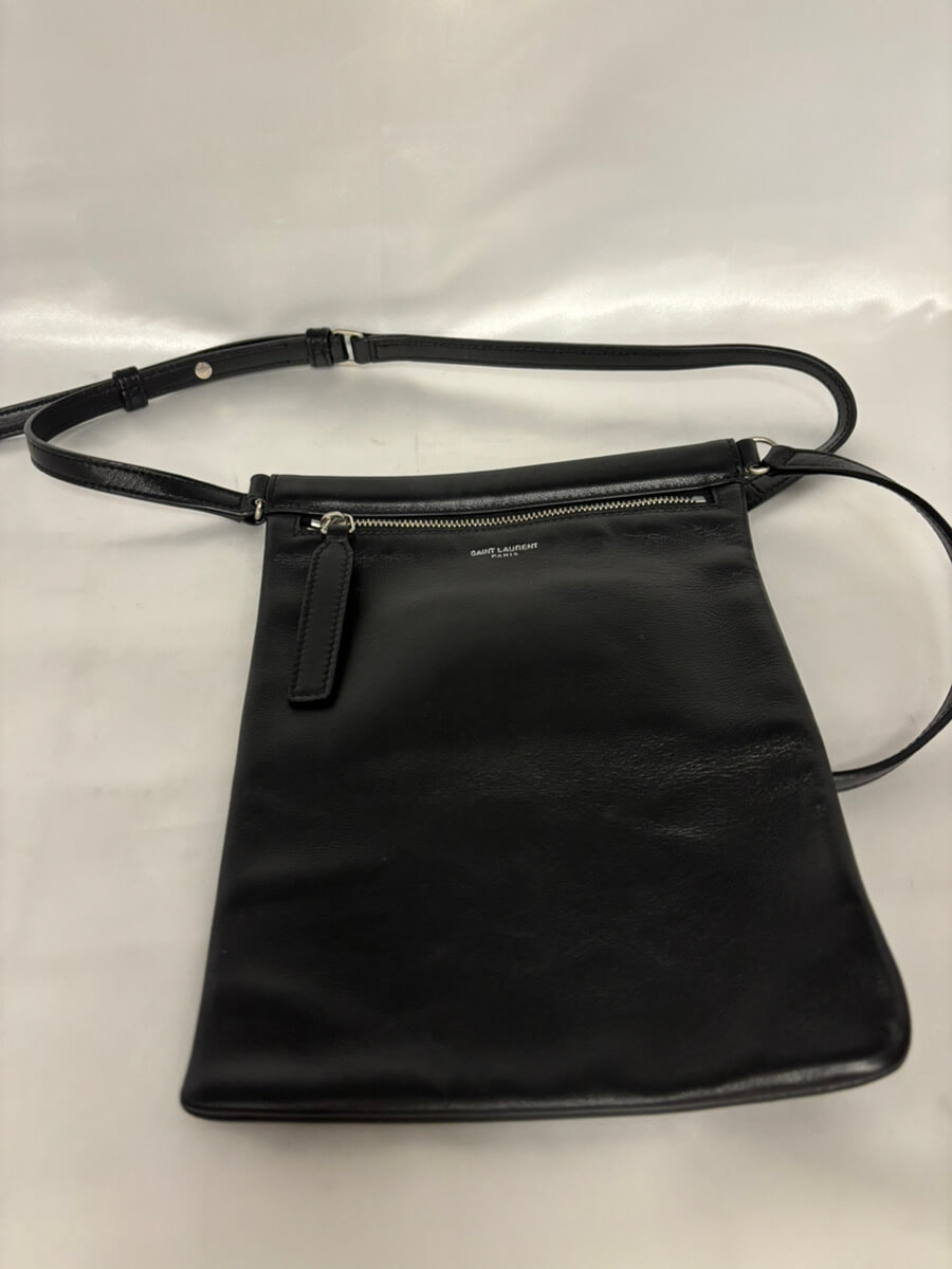 こちら、サンローラン レザーショルダーを 20,000円でお買取をさせていただきました！