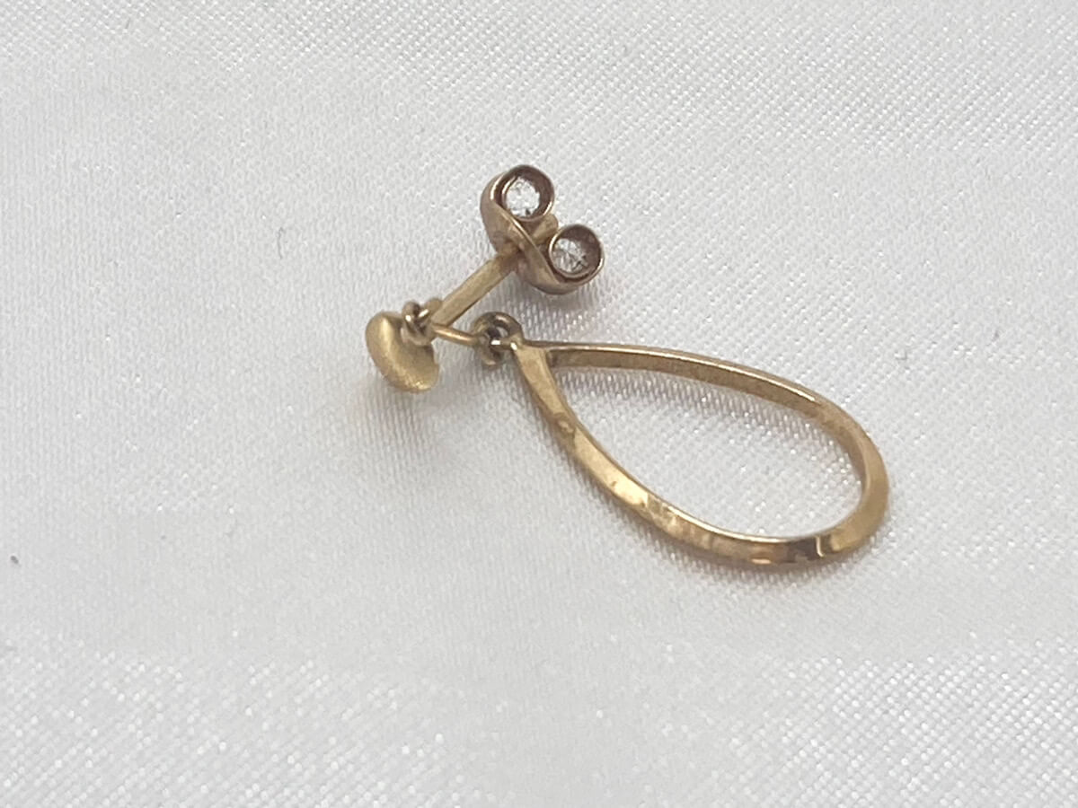 K18 片方だけのピアスを7,000円でお買取をさせていただきました。