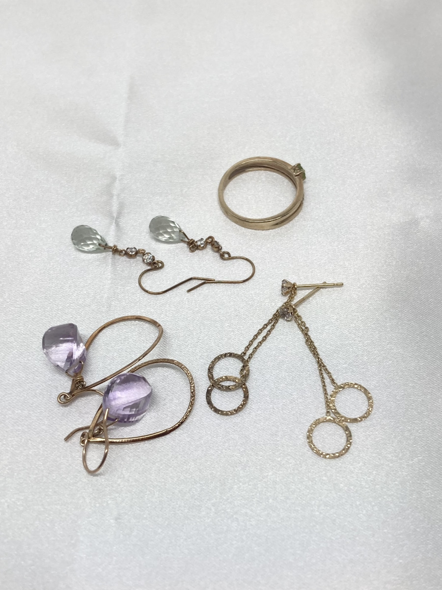 K10 ピアス・リング4点を  16,990円でお買取をさせていただきました。