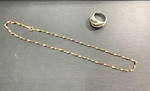 9/14　 貴金属  K18　ネックレス　 K18WG リング　お買い取りさせていただきました。　藤岡店