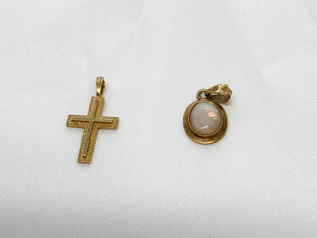 K18 ペンダントトップ2点を  16,992円でお買取をさせていただきました。