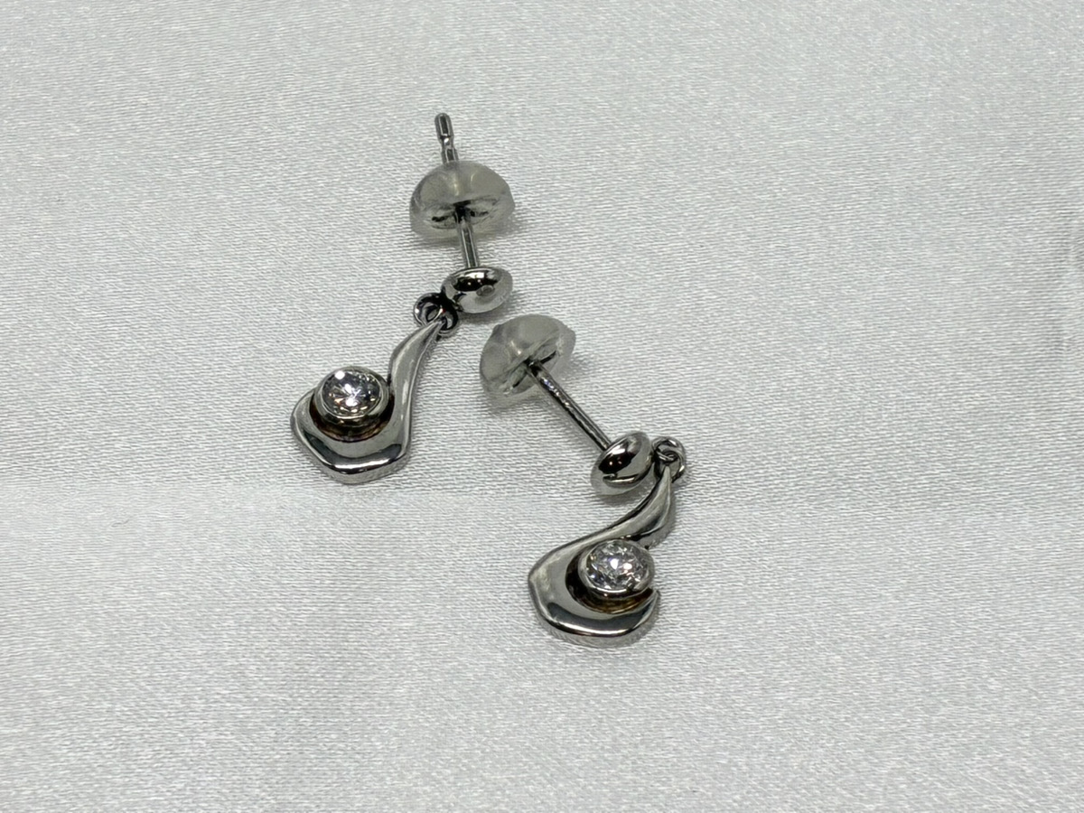 Pt900 ピアス 15,140円でお買取をさせていただきました。