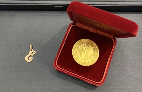 10/10　 貴金属 　K18  トップ　K24　コイン　お買い取りさせていただきました。　藤岡店