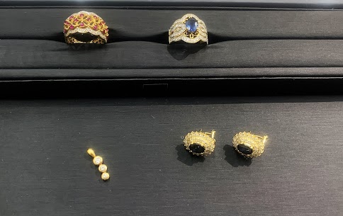 11/8　貴金属 海外製  K18 リング　ピアス　トップ　お買い取りさせていただきました。　藤岡店
