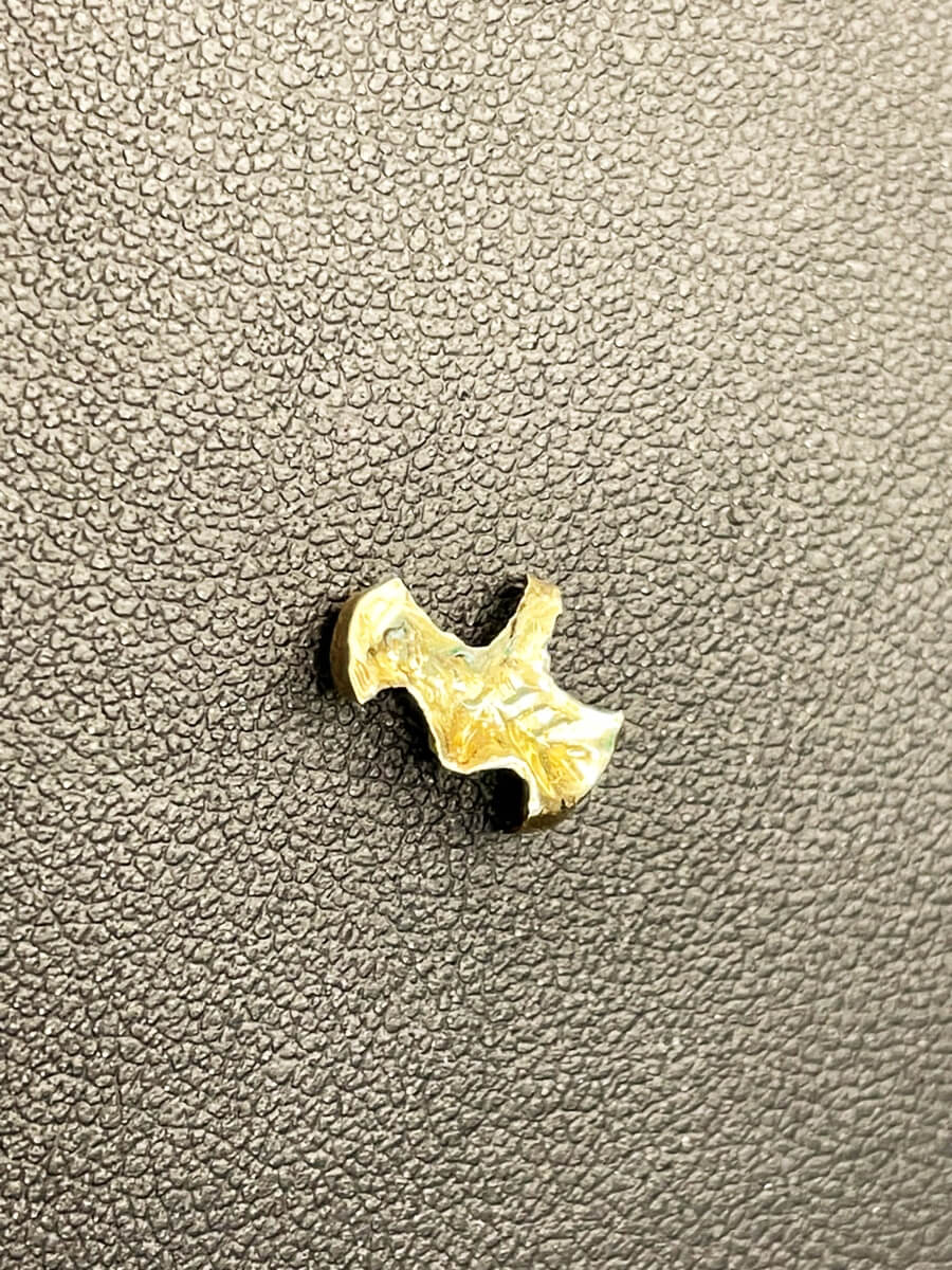 金歯 0.8g ￥4.700でお買取りさせていただきました