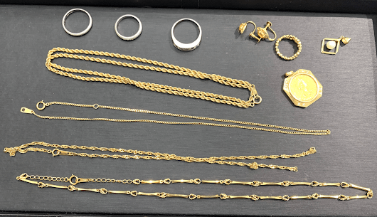 04/08　貴金属　K18 ネックレス4本  イヤリング  リング  トップ PT900   リング3点　お買い取りさせていただきました。　藤岡店