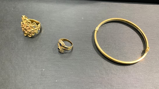 04/18　貴金属　K18 バングル　リング　　お買い取りさせていただきました。　藤岡店