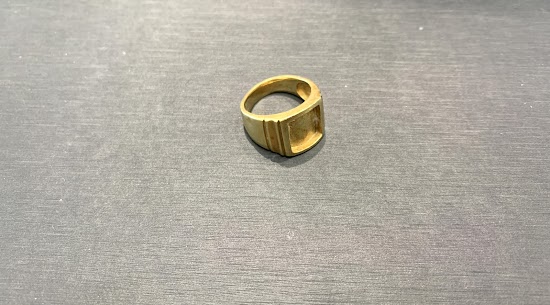 04/22　貴金属　K18　石取れリング　　お買い取りさせていただきました。　藤岡店