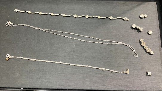 10/05　K18WG　ブレスレット　 PT850 ネックレスなど　お買い取りさせていただきました。　藤岡店